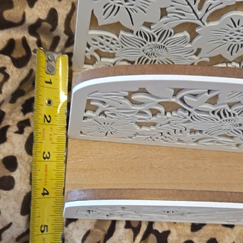 Elegant White Floral Letter Holder - Picture 3 of 3